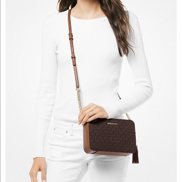 Gold crossbody purse. Worn once like new! - Picture 2 of 3